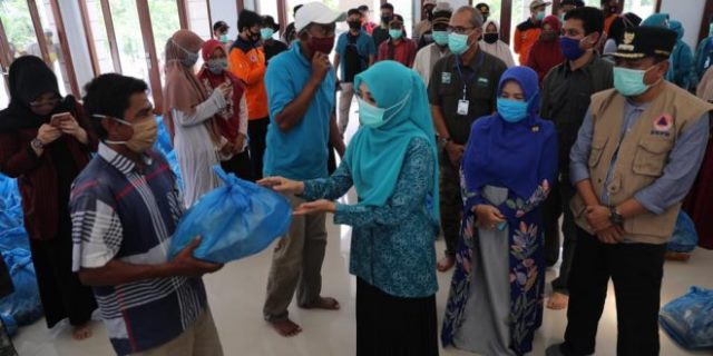 Korban Banjir Meureudu Terima Bantuan Pemerintah Aceh