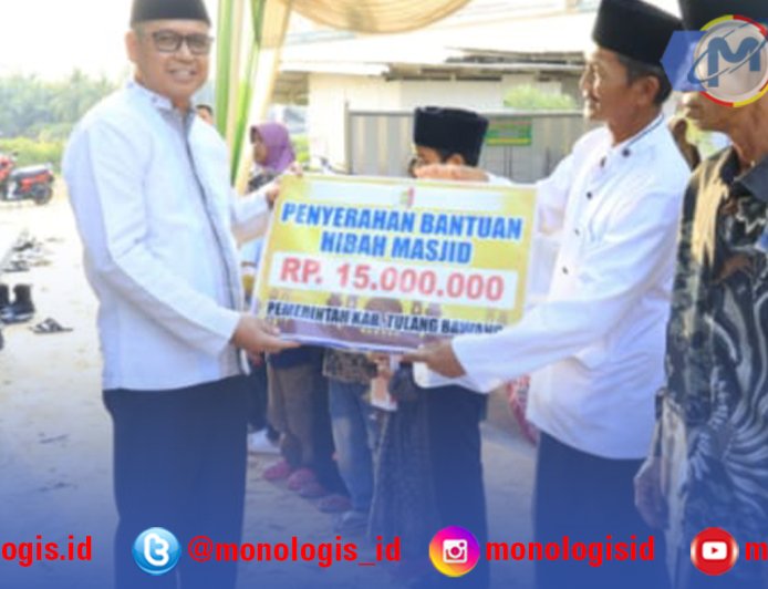 Sekda Tulangbawang Pimpin Safari Ramadhan, Salurkan Hibah dan Santunan