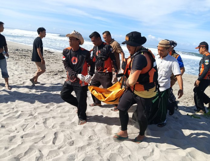 Tragedi Pantai Mandiri, Tiga Remaja Ditemukan Tewas