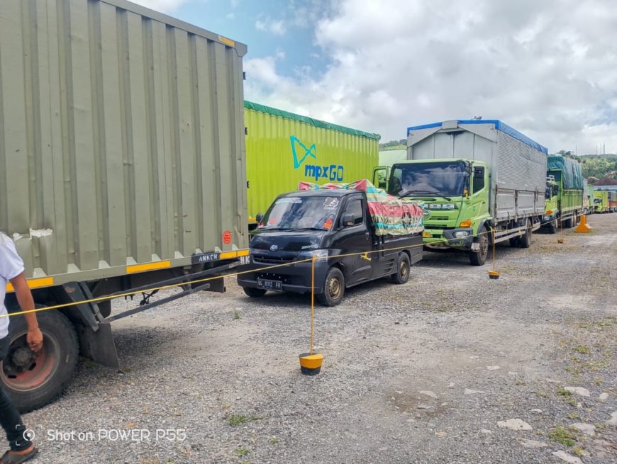 Larangan Dicabut, Truk Membludak di Bakauheni