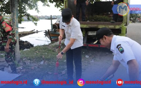 Egi Turun Tangan Bersihkan Kawasan Dermaga Bom