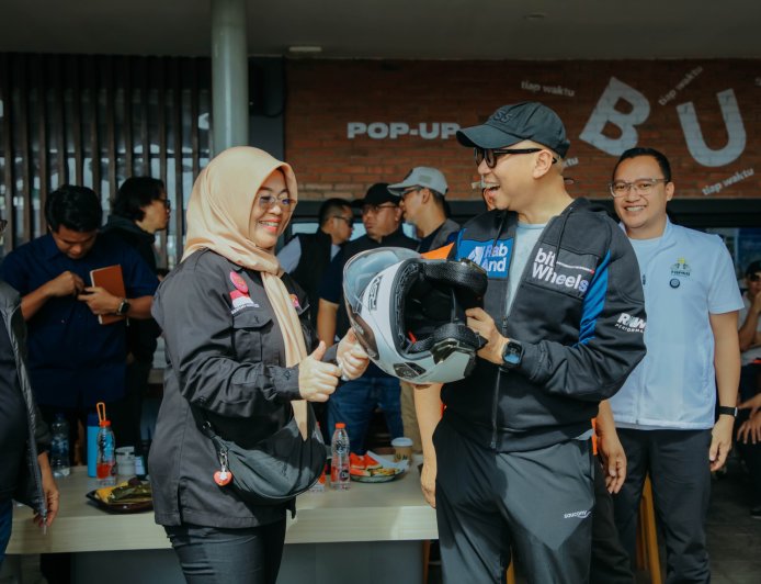 Mirza Beber Jalan Rusak dan HIV