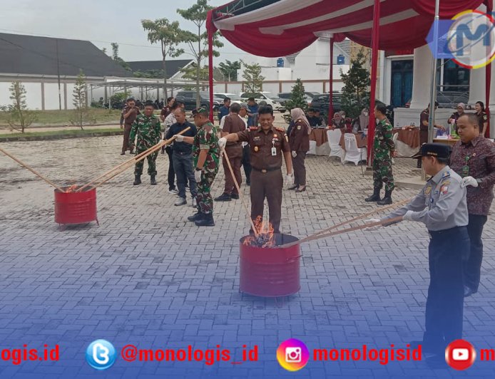 Kejari Tubaba Musnahkan Barang Bukti 32 Perkara