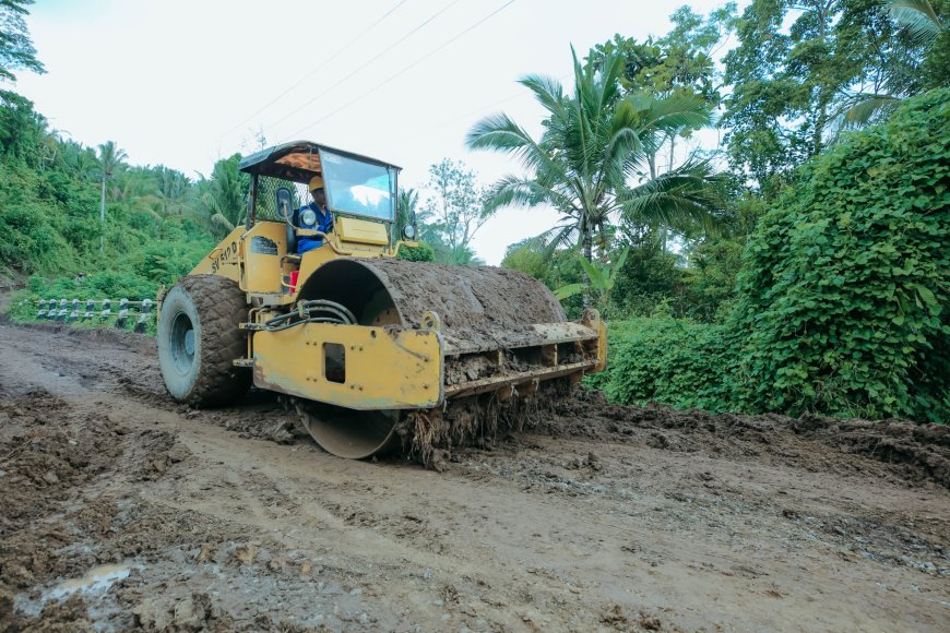 Pemprov Lampung Percepat Perbaikan Jalan Menuju Teluk Kiluan