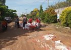 Hari Buruh, Polisi Bersama Warga Tambal Jalan