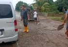 Wabup Tubaba Turun Perbaiki Jalan Rusak