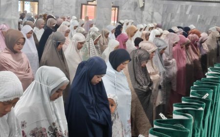 Eva Dwiana Salat Idul Adha Bersama Warga Bandarlampung