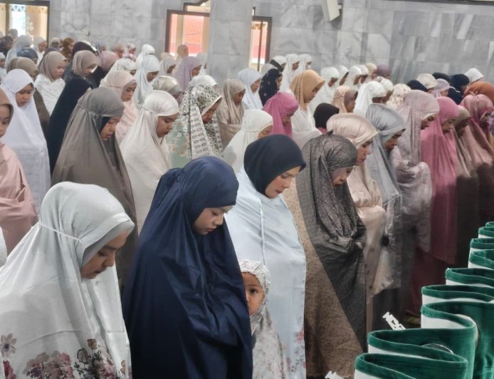 Eva Dwiana Salat Idul Adha Bersama Warga Bandarlampung