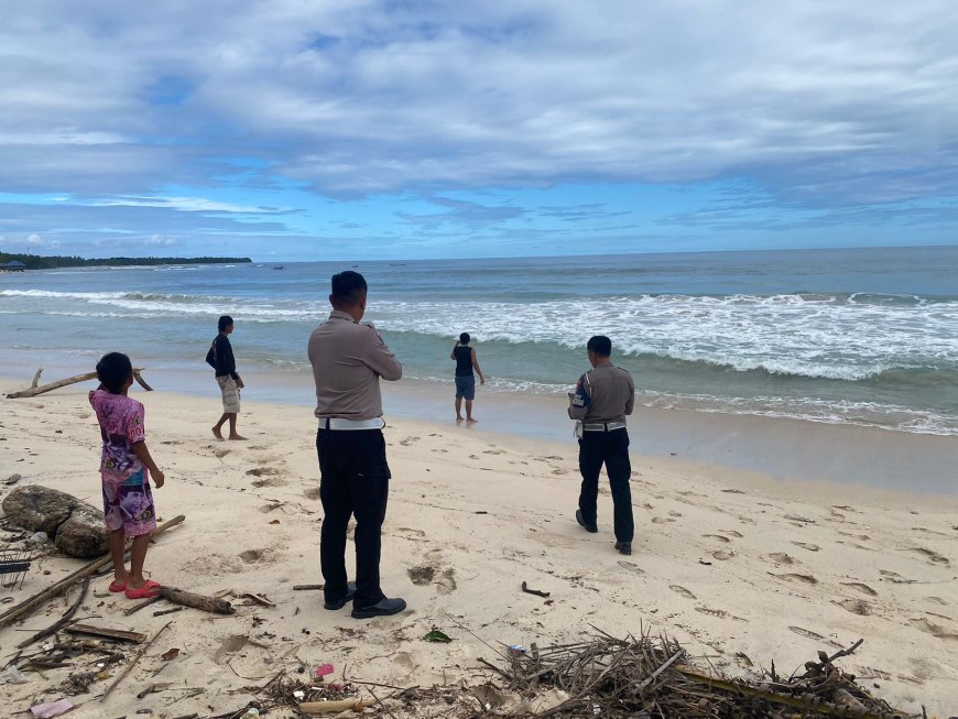 Wisatawan Asal Tulangbawang Hanyut di Pesibar