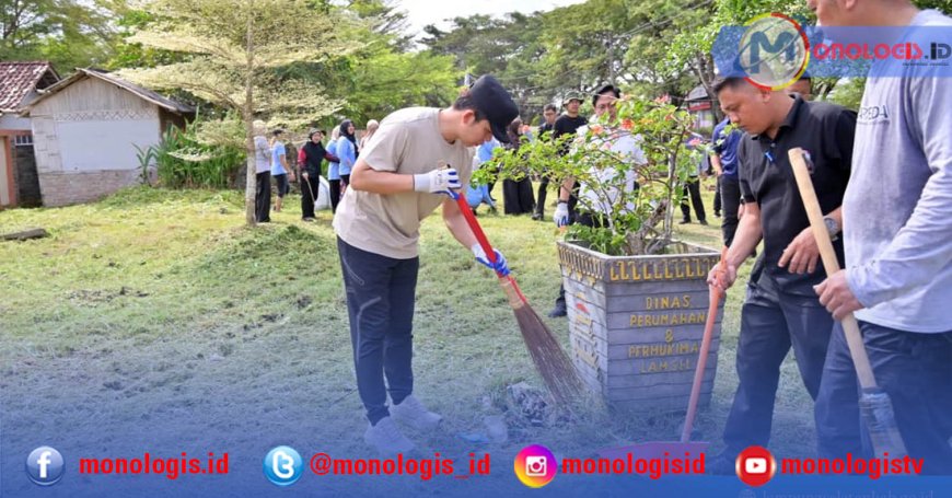 Bupati Egi Turun Pungut Sampah