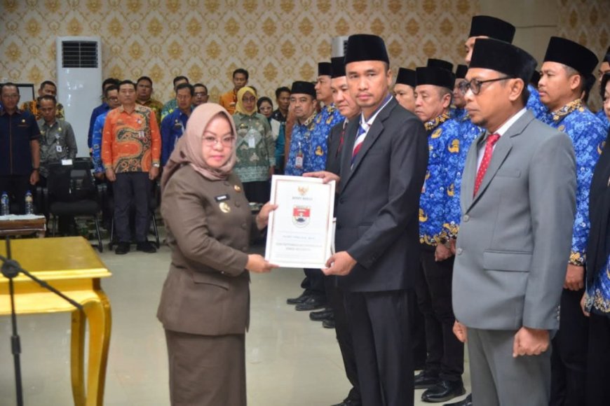 Pemkab Mesuji Rotasi 17 ASN, Elfianah Tekankan Profesionalisme dan Integritas