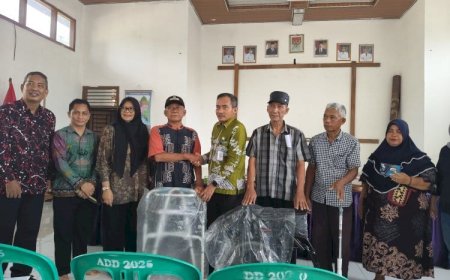 89 Warga Tubaba Terima Alat Bantu Kemensos