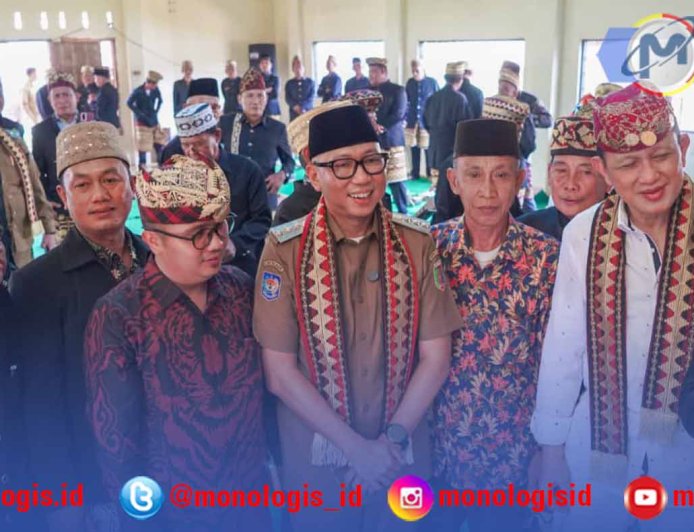 Mirza Sekolahkan 20 Anak Berprestasi Asal Jabung