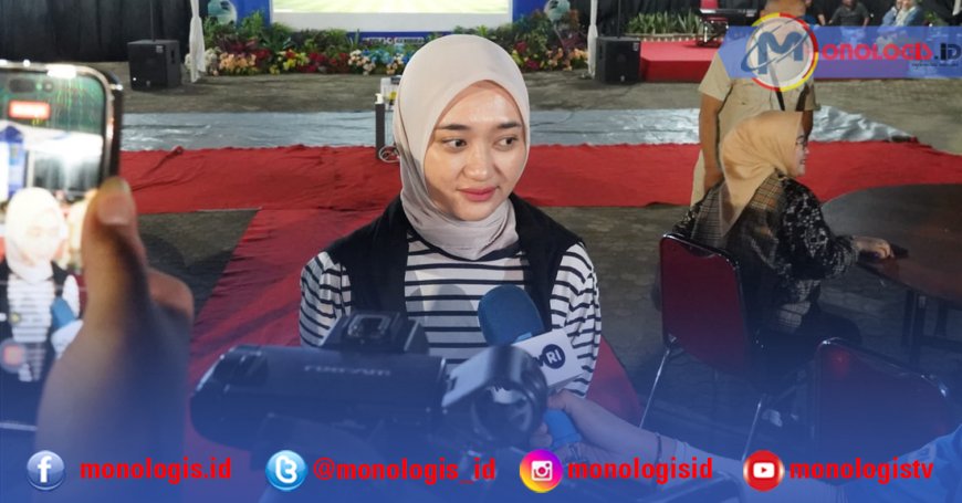 Jihan Nobar Piala Dunia Bersama Warga