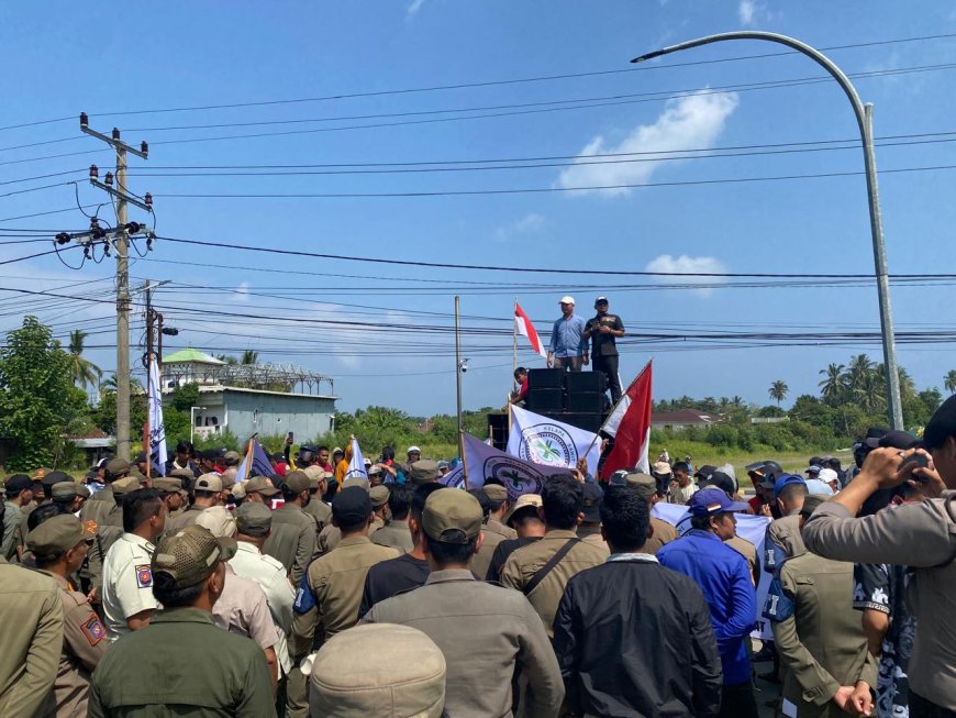 Ratusan Petani Sawit Pesisir Barat Desak PT KCMU Ditutup