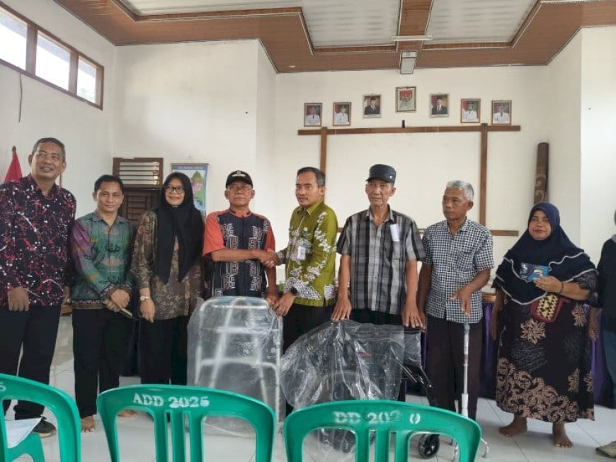89 Warga Tubaba Terima Alat Bantu Kemensos