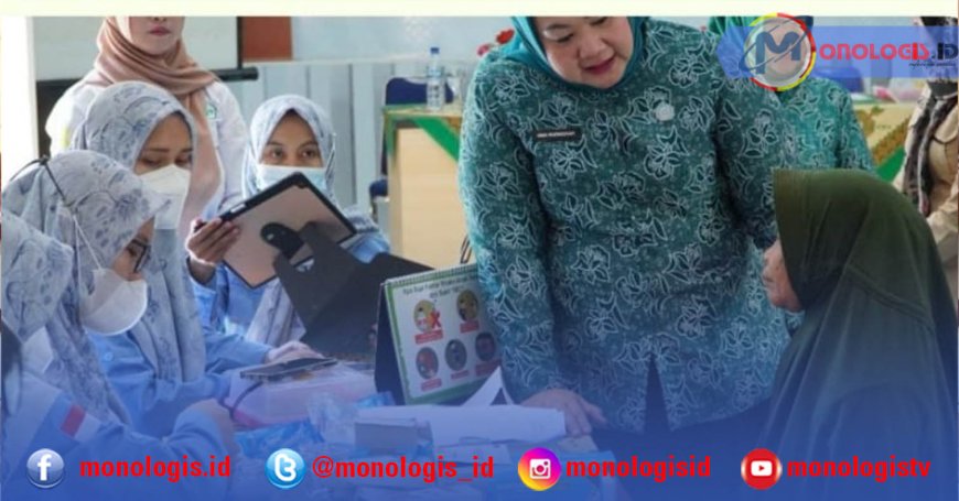 Tinjau Tubaba Q Sehat, Ana Nadirsyah Serahkan Bantuan Pengobatan