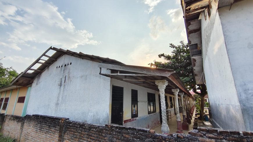148 Pelajar SMP Karya Bhakti Panaragan Tubaba Belajar di Gedung Nyaris Ambruk