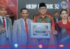 Gubernur Mirza Terima Penghargaan HKBP Lampung