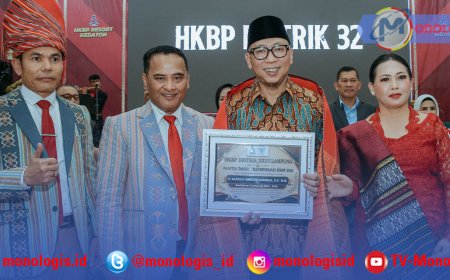 Gubernur Mirza Terima Penghargaan HKBP Lampung