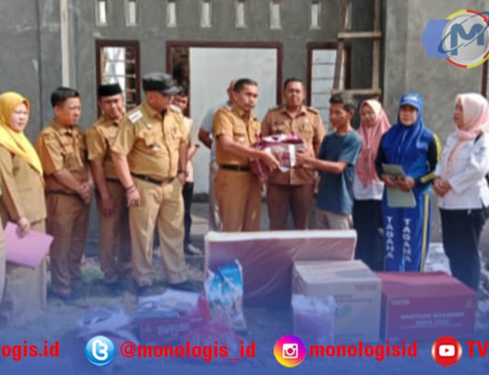 Dinsos Lampura Salurkan Bantuan Korban Kebakaran Abung Pekurun