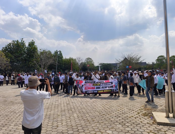 Ratusan Aparatur Tiyuh di Tubaba Demo, Tuntut Siltap 4 Bulan Segera Dibayar