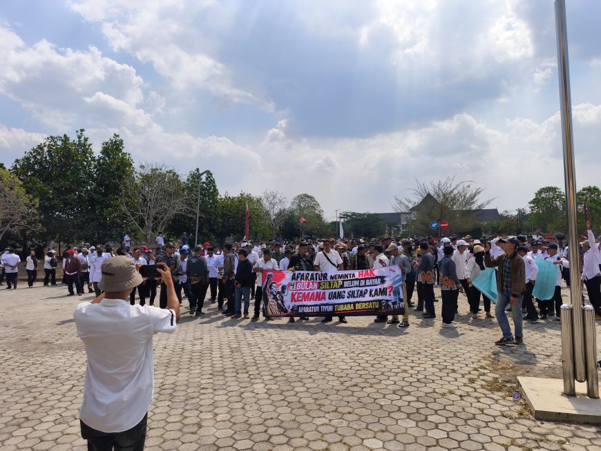 Ratusan Aparatur Tiyuh di Tubaba Demo, Tuntut Siltap 4 Bulan Segera Dibayar