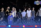 Polisi dan Warga Padamkan Kebakaran Lahan Cempaka Barat