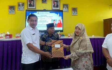 Yunila Resmi Pimpin SMAN 04 Kotabumi
