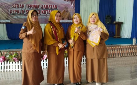 Sertijab Kepsek SMAN 03 Kotabumi,  Bambang Nopriadi Serahkan Kepemimpinan kepada Indah Theresia Susanti