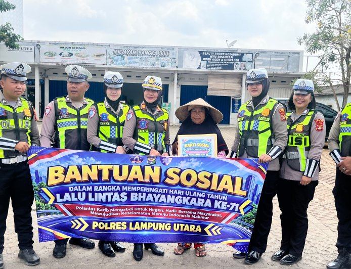 HUT Lalu Lintas ke-71, Satlantas Polres Lampura Bagikan Sembako