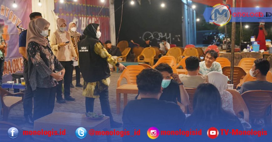 Eva Dwiana Bagikan Masker ke Warga Bandar Lampung