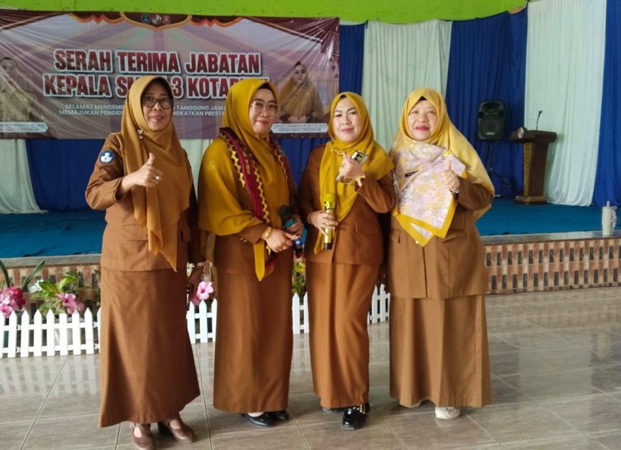 Sertijab Kepsek SMAN 03 Kotabumi,  Bambang Nopriadi Serahkan Kepemimpinan kepada Indah Theresia Susanti