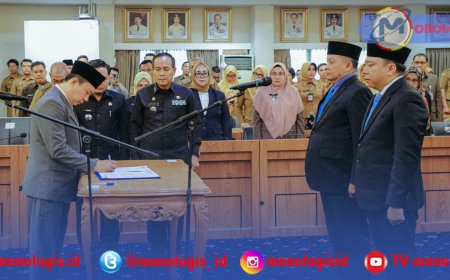 Sekdaprov Lampung Lantik Kepala Satpol PP dan Direktur RSUD Dr. H. Abdul Moeloek