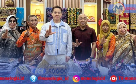 Egi Pesan Busana Kain Inuh di Inacraft 2026