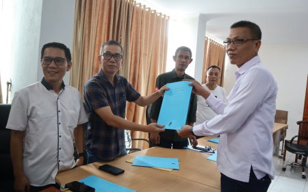 Wira dan Adi Ambil Formulir Calon Ketua PWI Lampung