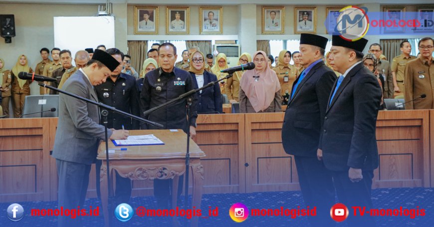 Sekdaprov Lampung Lantik Kepala Satpol PP dan Direktur RSUD Dr. H. Abdul Moeloek