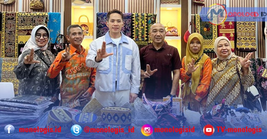 Egi Pesan Busana Kain Inuh di Inacraft 2026