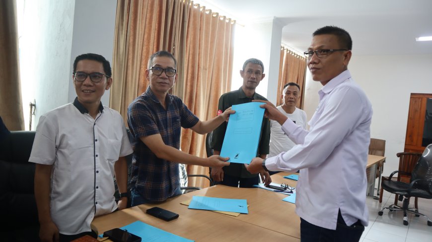 Wira dan Adi Ambil Formulir Calon Ketua PWI Lampung
