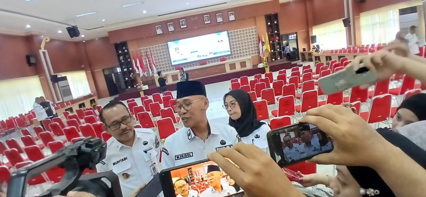 Pemkot Bandarlampung Tertibkan PKL di Trotoar